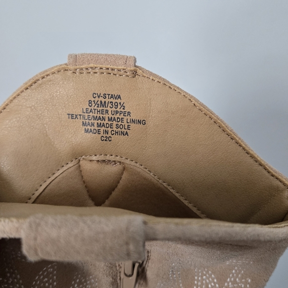 CROWN VINTAGE Tan Suede Western style boots - Picture 8 of 16